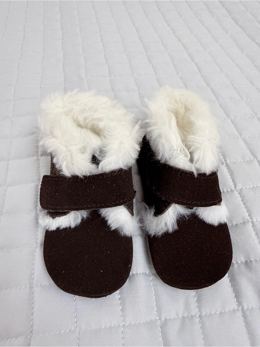 Janie and Jack Brown Faux Fur Trim Leather Baby Shoes in size 2